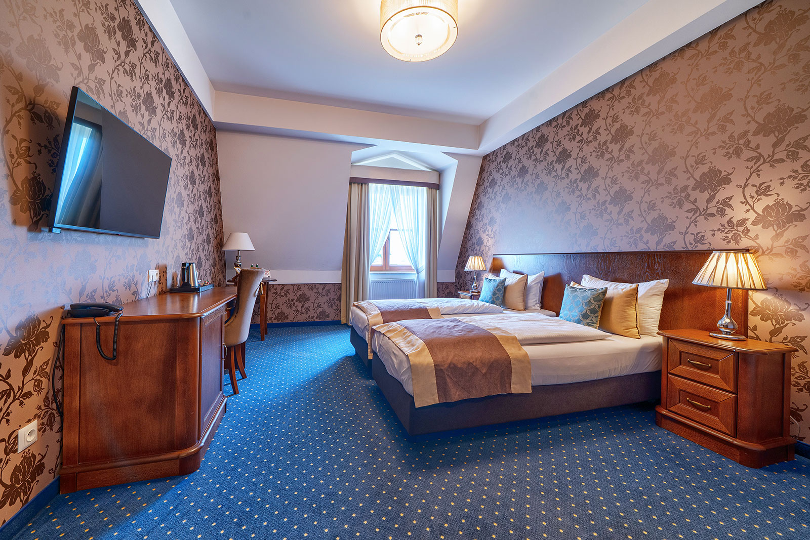 dworek komorno hotel