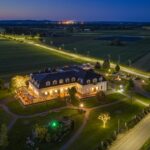 Park Dworku Komorno Dworek nocą